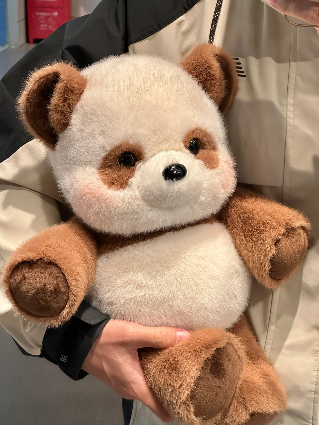 Niedliches Plüschtier Panda im Lauf